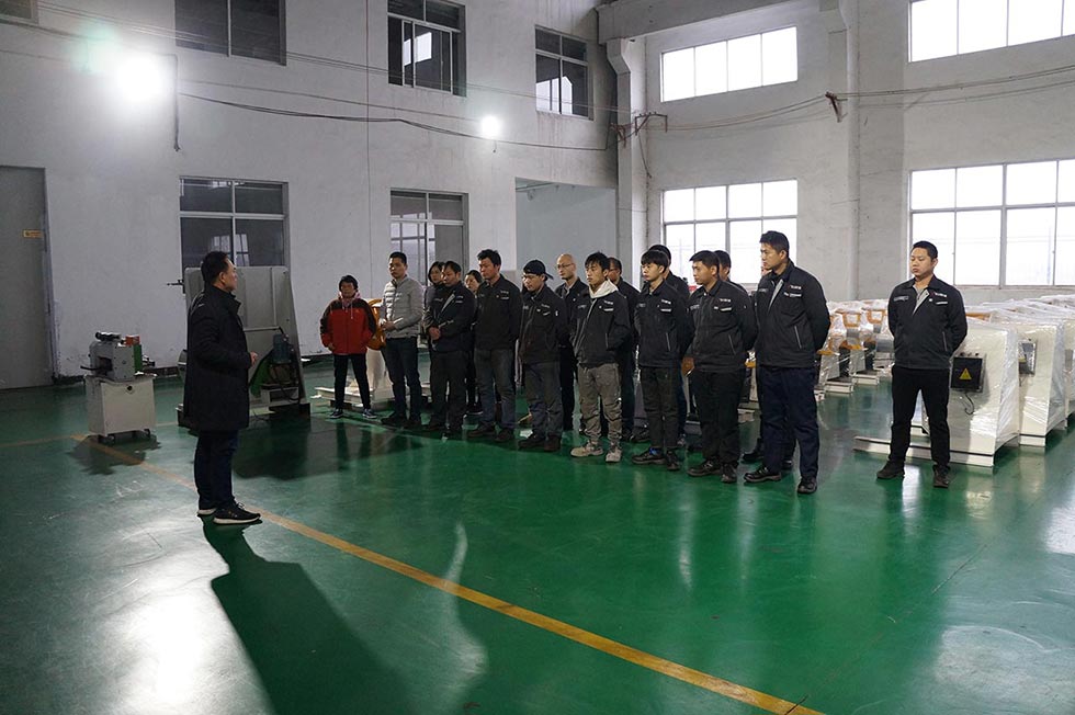 精密沖床生產車間